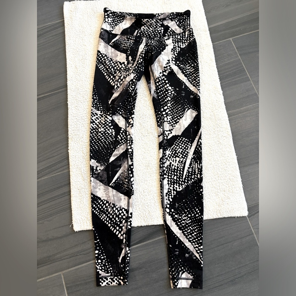 LULULEMON 6